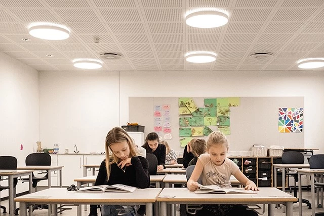 The future of school lighting with Limbic® Lighting - Zumtobel